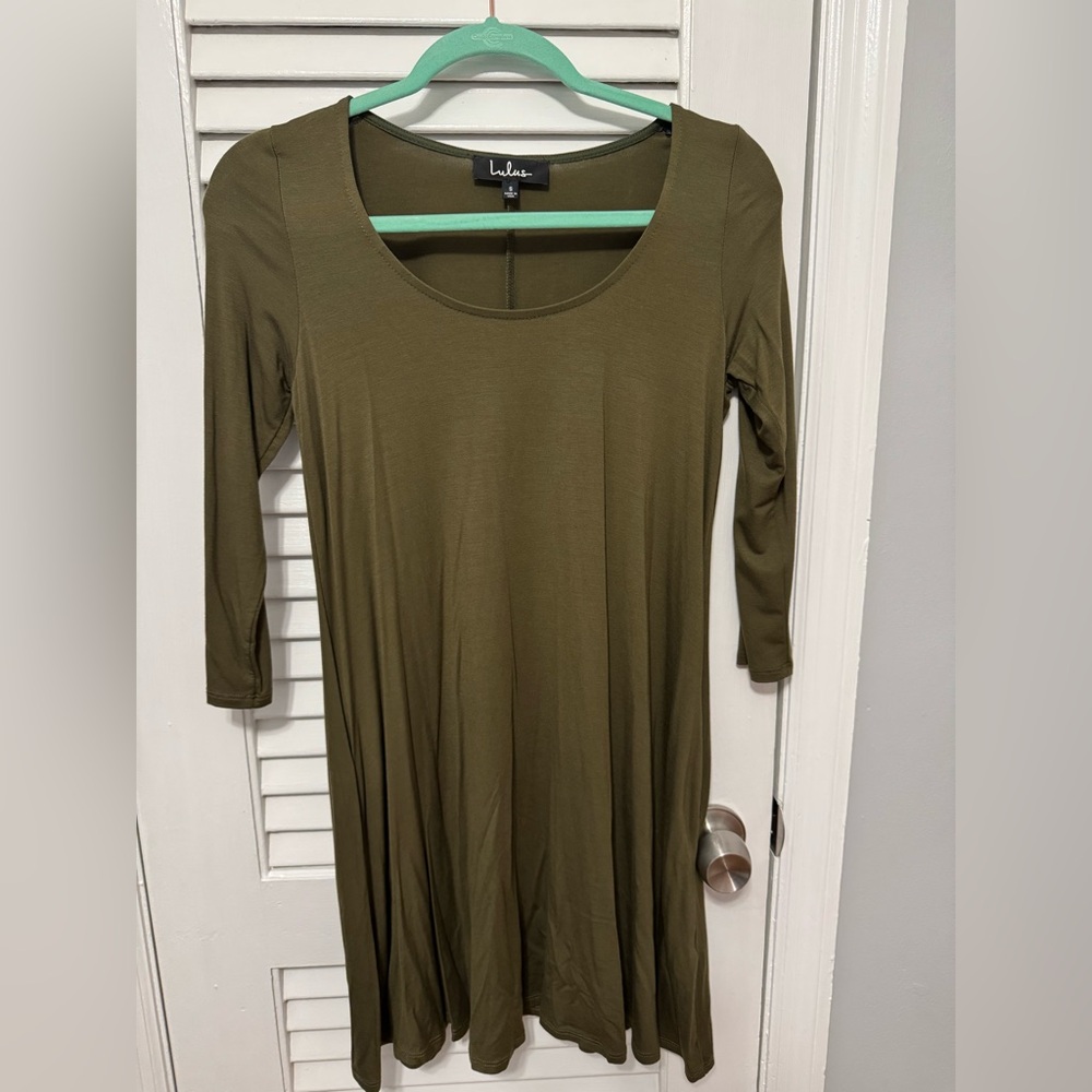 Lulus long sleeve green dress. NWOT.
